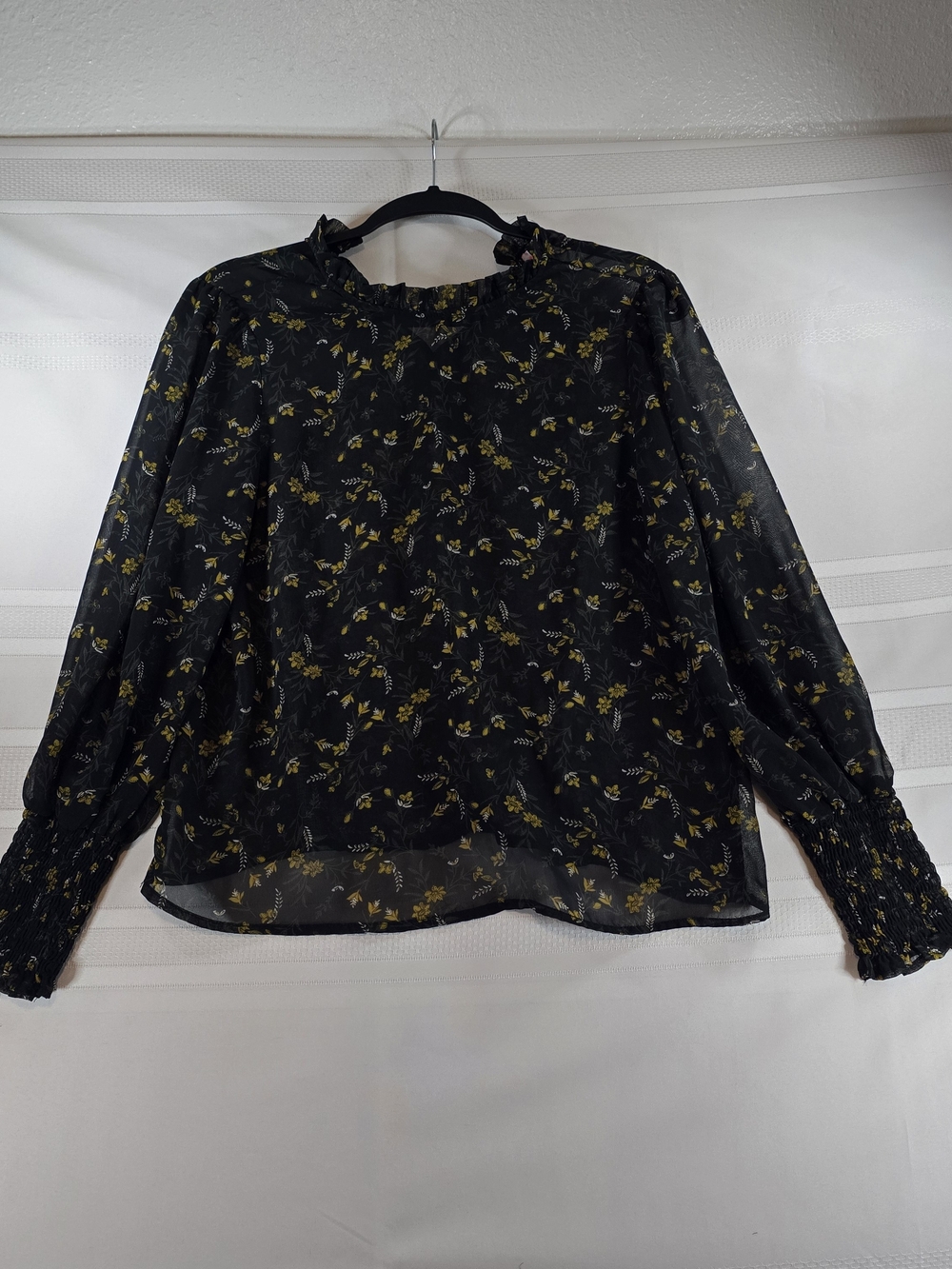 re:named Black‎ Sheer Floral Smocked Cuff Blouse